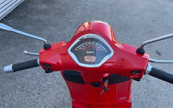 Gebrauchtmotorrad Vespa GTS 300 - Bild 10