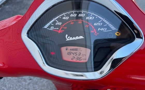 Gebrauchtmotorrad Vespa GTS 300 - Bild 11