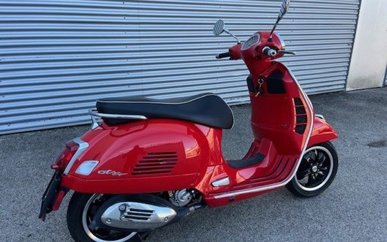 Gebrauchtmotorrad Vespa GTS 300 - Bild 6
