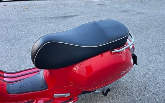 Gebrauchtmotorrad Vespa GTS 300 - Bild 9