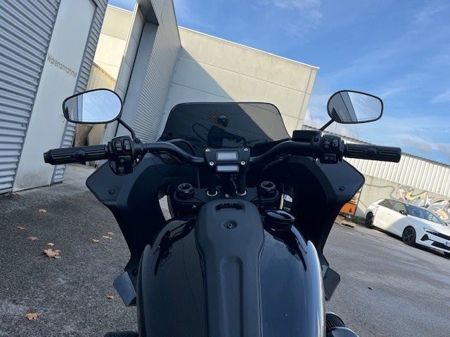 Harley-Davidson Softail Low Rider ST (Vivid Black) - Bild 11