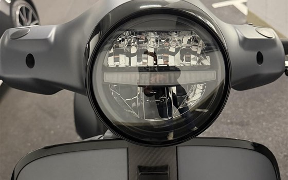 Gebrauchtmotorrad Vespa GTS 310 SuperSport - Bild 8