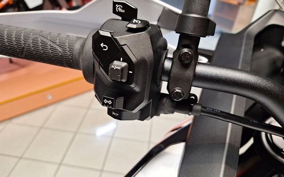 Neufahrzeug KTM 1390 Super Adventure S EVO - Bild 6