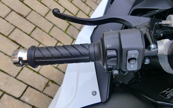 Gebrauchtmotorrad Kawasaki Ninja ZX-10R - Bild 7