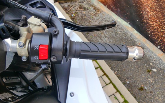 Gebrauchtmotorrad Kawasaki Ninja ZX-10R - Bild 9