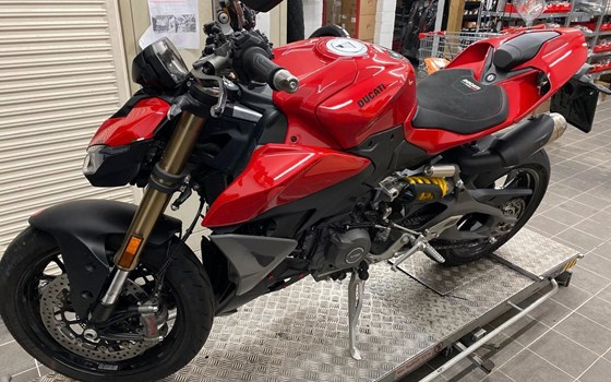 Gebrauchtmotorrad Ducati Streetfighter V2 - Bild 2