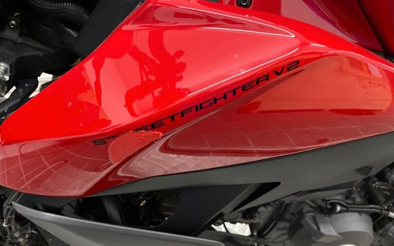 Gebrauchtmotorrad Ducati Streetfighter V2 - Bild 4