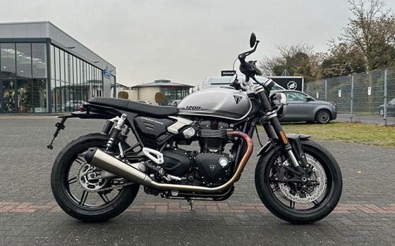 Gebrauchtmotorrad Triumph Speed Twin 1200 - Bild 8