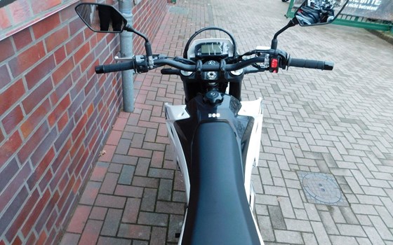 Neufahrzeug Suzuki DR-Z4SM - Bild 11