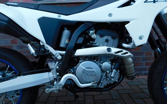 Neufahrzeug Suzuki DR-Z4SM - Bild 17