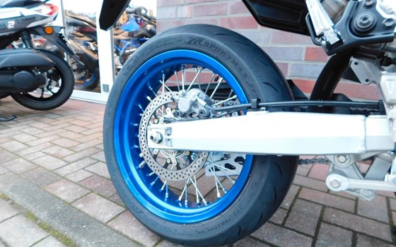 Neufahrzeug Suzuki DR-Z4SM - Bild 19