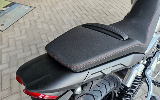 Gebrauchtmotorrad Moto Guzzi V85 Strada - Bild 14