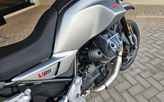 Gebrauchtmotorrad Moto Guzzi V85 Strada - Bild 15