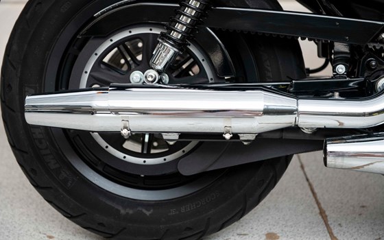 Gebrauchtmotorrad Harley-Davidson Sportster XL 883 N Iron - Bild 10