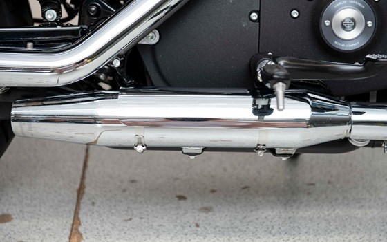 Gebrauchtmotorrad Harley-Davidson Sportster XL 883 N Iron - Bild 11