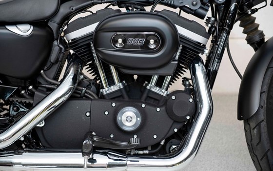 Gebrauchtmotorrad Harley-Davidson Sportster XL 883 N Iron - Bild 12