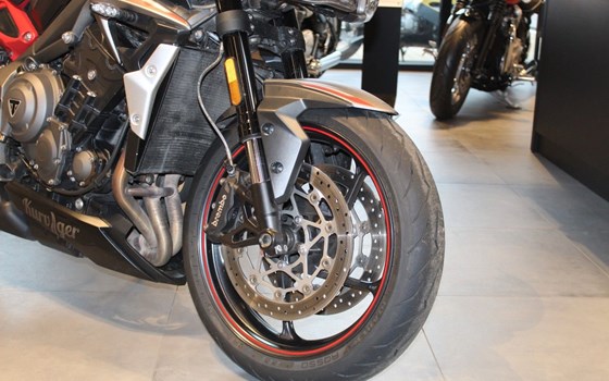 Gebrauchtmotorrad Triumph Street Triple R Low - Bild 4