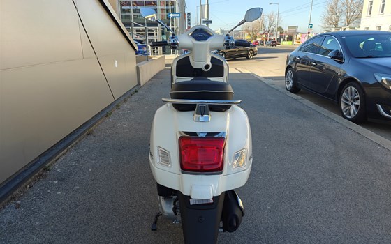 Gebrauchtmotorrad Vespa GTS 125 Super - Bild 5