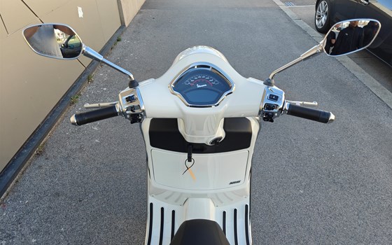 Gebrauchtmotorrad Vespa GTS 125 Super - Bild 6