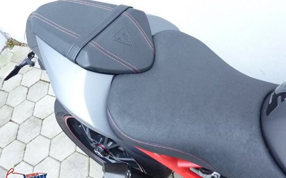 Gebrauchtmotorrad Triumph Speed Triple R - Bild 5