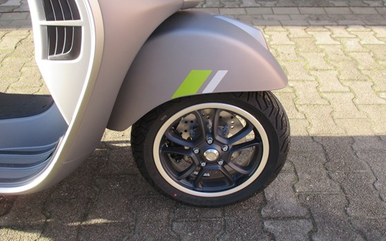 Neufahrzeug Vespa GTS 300 hpe Super Tech - Bild 13