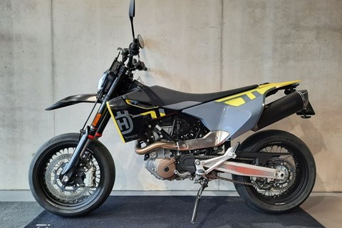 Einzylinder Supermotos für die Straße. A2 fähig!