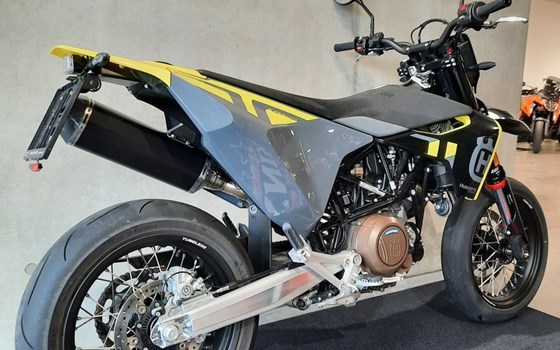 Gebrauchtmotorrad Husqvarna 701 Supermoto - Bild 6