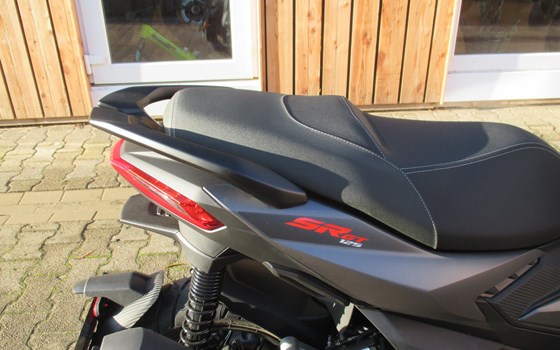 Gebrauchtmotorrad Aprilia SR GT ABS 125 - Bild 11