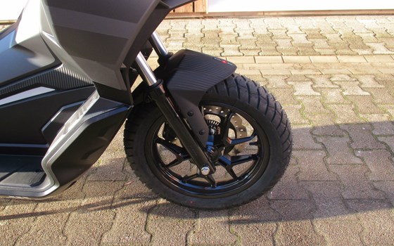 Gebrauchtmotorrad Aprilia SR GT ABS 125 - Bild 14