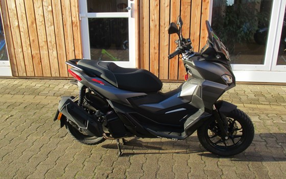 Gebrauchtmotorrad Aprilia SR GT ABS 125 - Bild 2