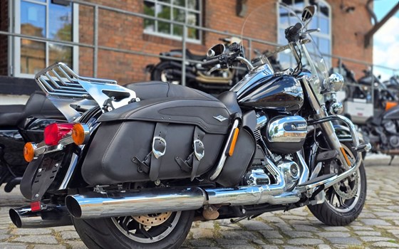 Gebrauchtmotorrad Harley-Davidson Road King Classic FLHRC - Bild 3