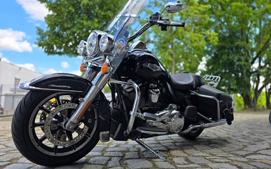 Gebrauchtmotorrad Harley-Davidson Road King Classic FLHRC - Bild 6