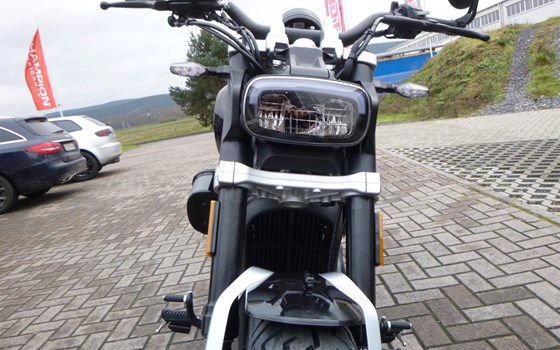 Neufahrzeug Benelli Leoncino Bobber 400 - Bild 11