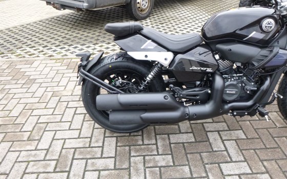 Neufahrzeug Benelli Leoncino Bobber 400 - Bild 7