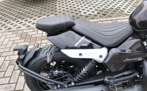 Neufahrzeug Benelli Leoncino Bobber 400 - Bild 8