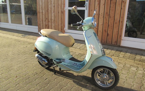 Neufahrzeug Vespa Primavera 50 Batik - Bild 1