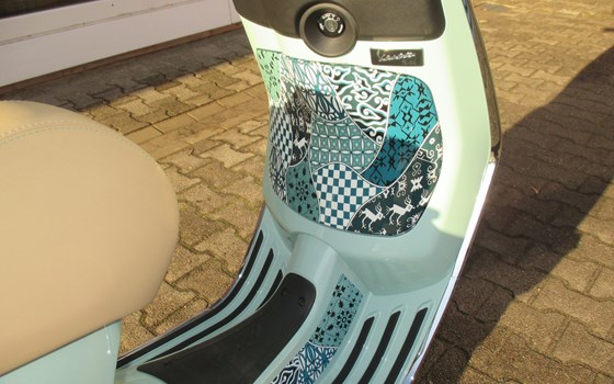 Neufahrzeug Vespa Primavera 50 Batik - Bild 15