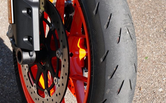 Gebrauchtmotorrad KTM 890 SMT - Bild 11