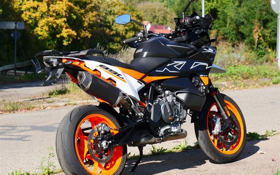 Gebrauchtmotorrad KTM 890 SMT - Bild 2