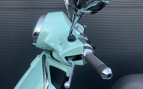 Gebrauchtmotorrad Vespa GTS 125 - Bild 9