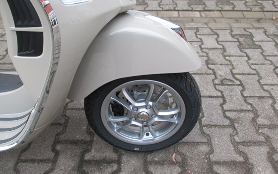 Neufahrzeug Vespa GTS 125 - Bild 13