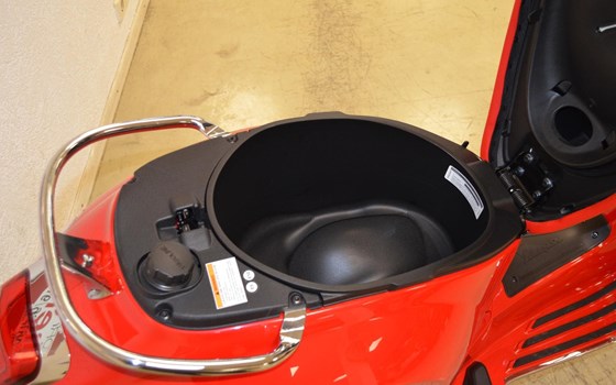 Neufahrzeug Vespa Primavera 125 (RED) - Bild 11