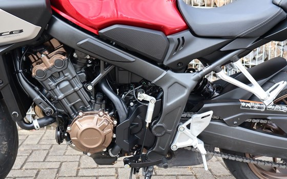Gebrauchtmotorrad Honda CB650R E-Clutch - Bild 3