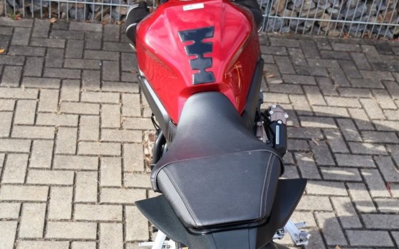 Gebrauchtmotorrad Honda CB650R E-Clutch - Bild 7