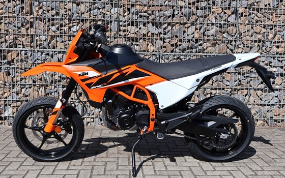 Neufahrzeug KTM 125 SMC R - Bild 1