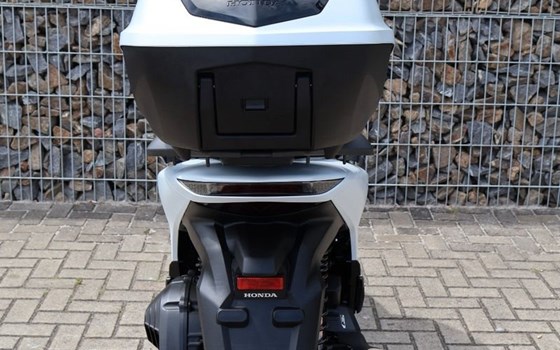 Gebrauchtmotorrad Honda SH125i - Bild 6