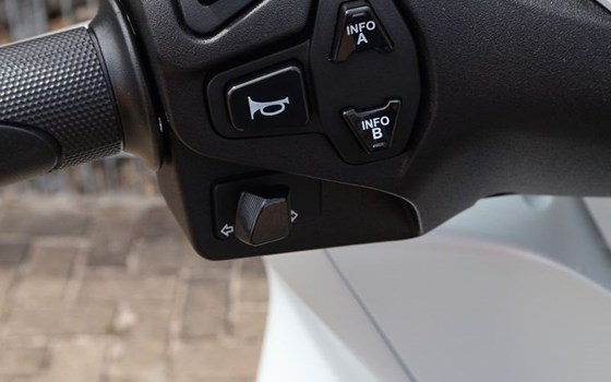 Gebrauchtmotorrad Honda SH125i - Bild 8