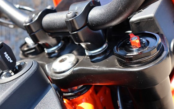 Neufahrzeug KTM 390 SMC R - Bild 16