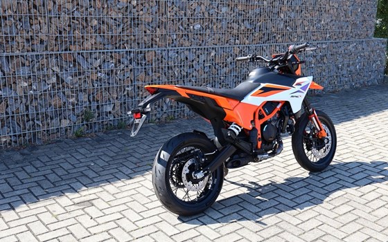 Neufahrzeug KTM 390 SMC R - Bild 17