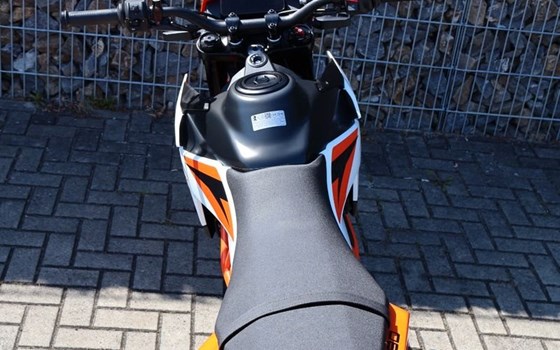 Neufahrzeug KTM 390 SMC R - Bild 8